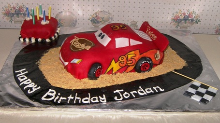 Lightning Mcqueen Coloring on Lightning Mcqueen Birthday Cake   Kitchen Scrapbook