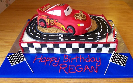 pics of lightning mcqueen cakes. another Lightning McQueen