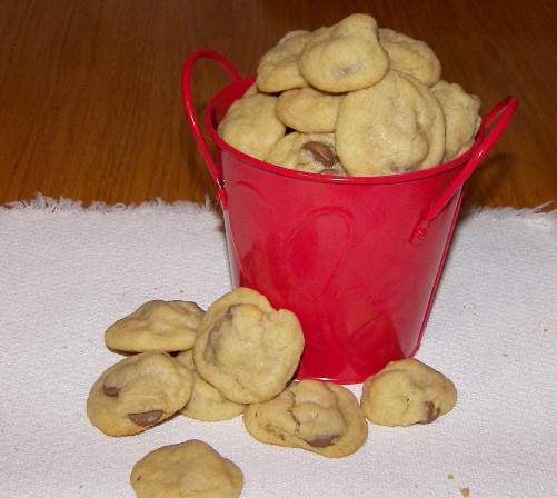 chocolate-chip-cookies-in-bucket.jpg