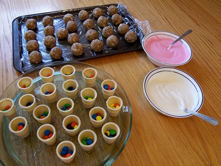 ice-cream-cone-cake-pops-starting.jpg