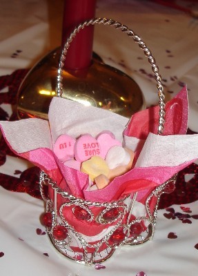 vtines candy basket