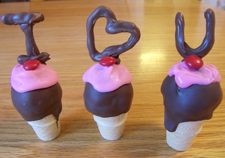 ice-cream-cone-cake-pops-love.jpg